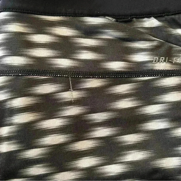 NIKE DRI FIT Women's Black/White Abstract RUN FAST LIVE FEARLESS Crop Leggings M - Picture 7 of 7